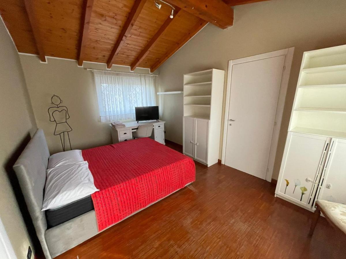 Lussuosa Villa Vicino Alla Stazione Caronno Pertusella Kültér fotó