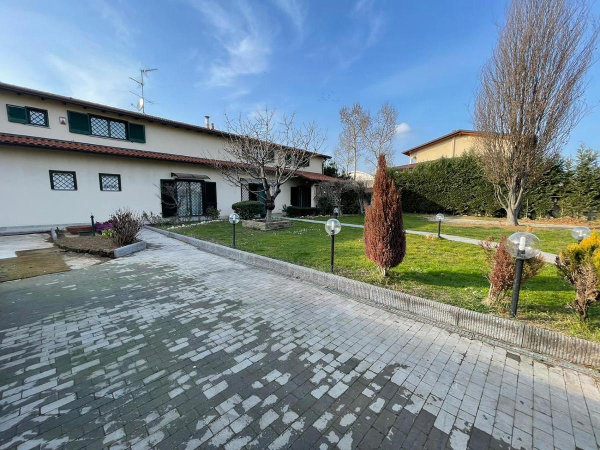 Lussuosa Villa Vicino Alla Stazione Caronno Pertusella Kültér fotó